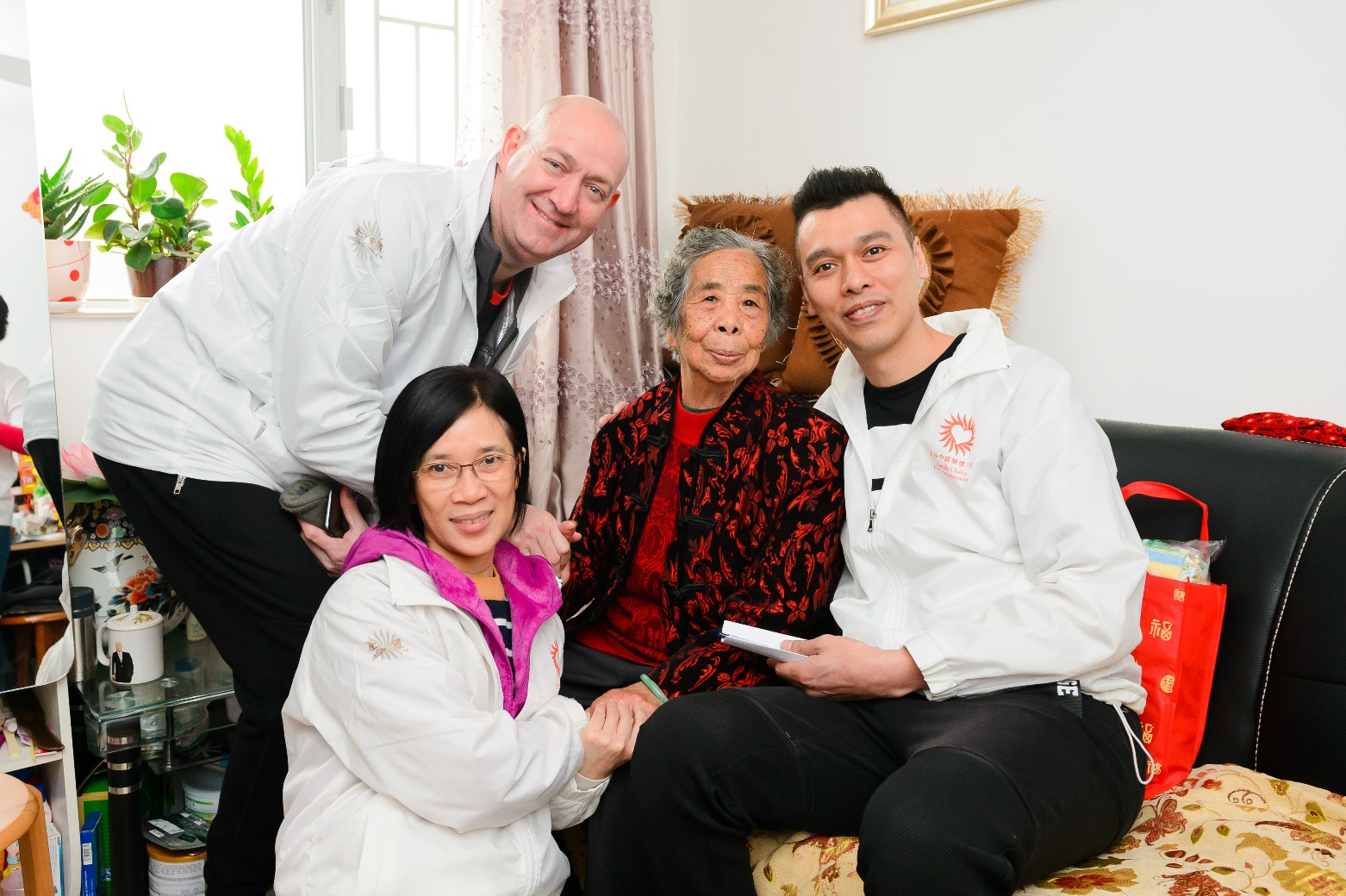Sands China Does Annual Spring Cleaning with Macao Elderly